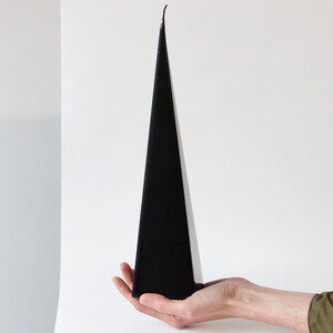 Deko-Kerze als Pyramide 33 cm im glänzendem Schwarz