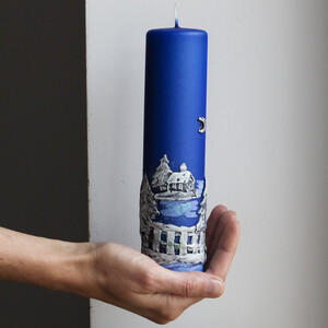 blaue Adventskerze mit Weihnachtsmotiv aus Wachs 5 x 20 cm