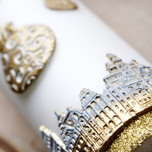 Weihnachtskerze mattes Weiß 19 cm hoch mit goldenem Motiv...