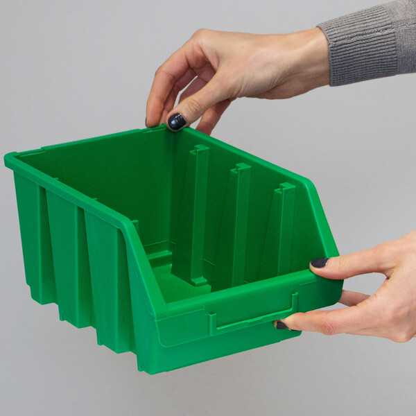 große 3,8 Liter Stapelbox in Grün als Regalbox und Wandregal