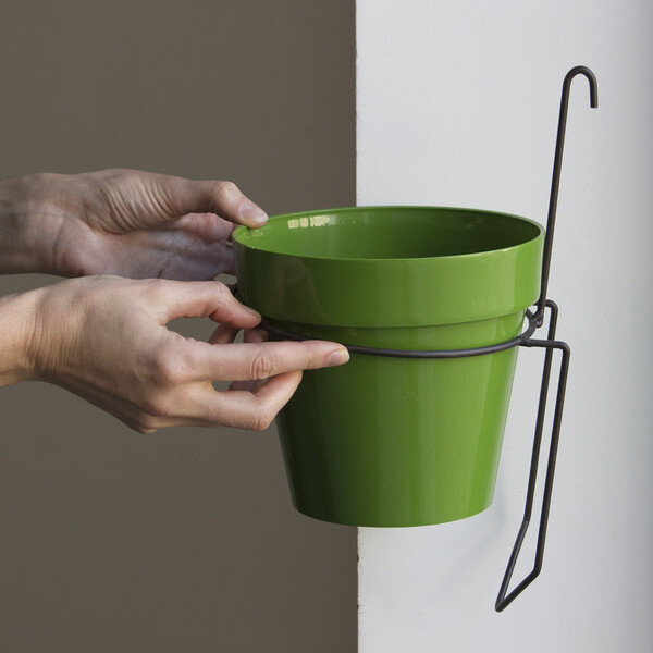 Wandhalterung Metall mit grünem 2,2 Liter rundem Blumentopf