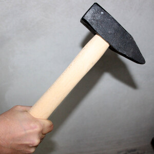 schwerer Hammer 1500 g langer Holzstiel