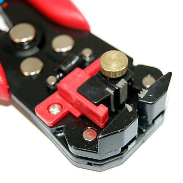 automatische Schneid,- Press,- und Abisolier-Zange 0,2 - 6 mm²